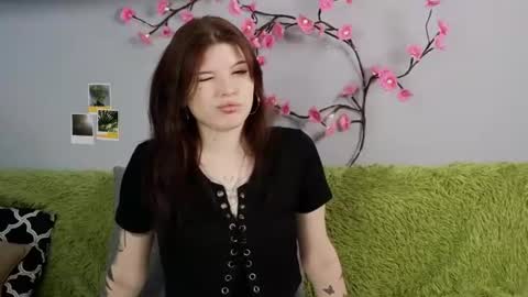 lunaire_cute online show from July 28, 7:59 am