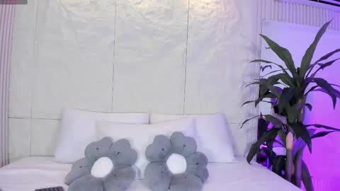 Luna  online show from March 23, 12:09 pm