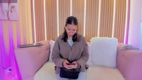 Snapshot of lunamillers_ chatting on May 28, 4:21 am lunamillers_ online show from May 28, 4:21 am