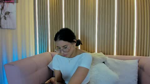 Snapshot of lunamillers_ chatting on June 4, 4:18 am lunamillers_ online show from June 4, 4:18 am