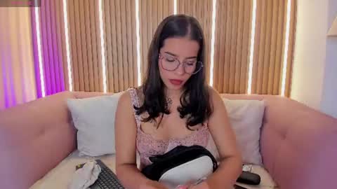 Snapshot of lunamillers_ chatting on July 8, 4:28 am lunamillers_ online show from July 8, 4:28 am