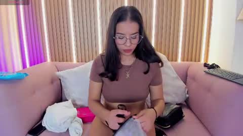 Snapshot of lunamillers_ chatting on July 9, 4:27 am lunamillers_ online show from July 9, 4:27 am