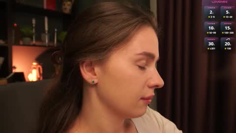 lunaolivia_ online show from October 2, 12:45 pm