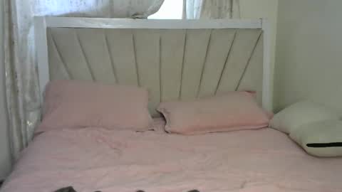 Snapshot of lunar_chocolate000 chatting on February 19, 2:35 pm Smiley online show from February 19, 2:35 pm