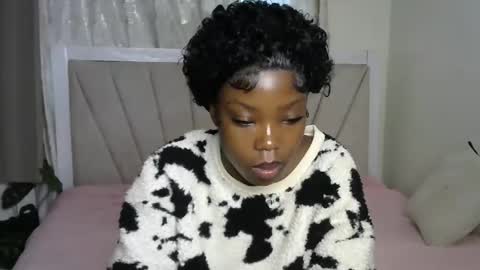 Snapshot of lunar_chocolate000 chatting on February 22, 5:08 am Smiley online show from February 22, 5:08 am