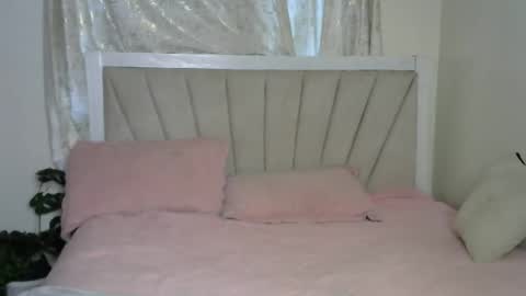 Snapshot of lunar_chocolate000 chatting on February 23, 5:49 am Smiley online show from February 23, 5:49 am