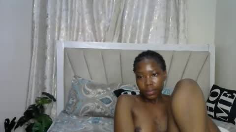 Snapshot of lunar_chocolate000 chatting on April 2, 1:31 pm Smiley online show from April 2, 1:31 pm