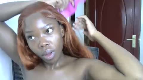 Snapshot of lunar_chocolate000 chatting on April 6, 5:52 am Smiley online show from April 6, 5:52 am