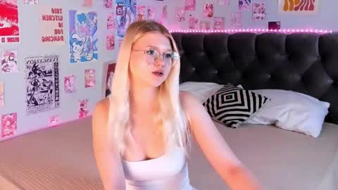 lunariafox online show from May 24, 2:44 pm