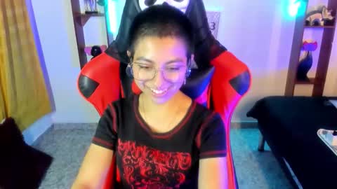 Snapshot of lunarichy chatting on October 27, 8:13 pm lunarichy online show from October 27, 8:13 pm