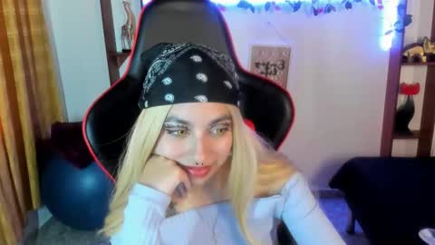 Snapshot of lunarichy chatting on October 29, 7:37 pm lunarichy online show from October 29, 7:37 pm