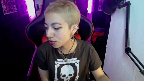 Snapshot of lunarichy chatting on November 14, 8:07 pm lunarichy online show from November 14, 8:07 pm