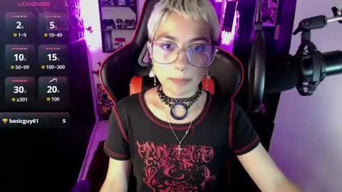 Snapshot of lunarichy chatting on December 16, 10:26 pm lunarichy online show from December 16, 10:26 pm