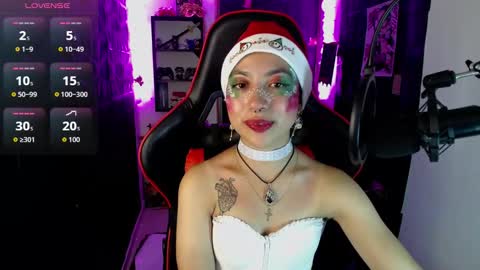 Snapshot of lunarichy chatting on December 17, 11:33 pm lunarichy online show from December 17, 11:33 pm