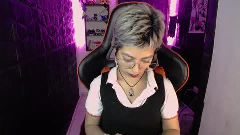 Snapshot of lunarichy chatting on February 11, 8:47 pm lunarichy online show from February 11, 8:47 pm
