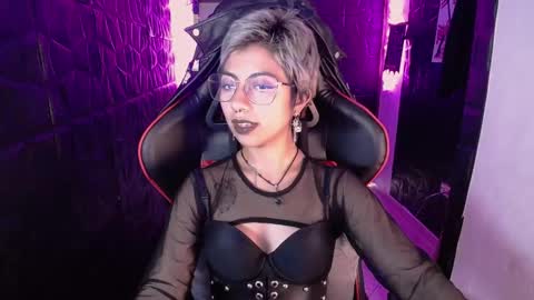 Snapshot of lunarichy chatting on February 12, 7:53 pm lunarichy online show from February 12, 7:53 pm