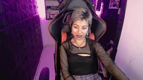 Snapshot of lunarichy chatting on February 13, 9:00 pm lunarichy online show from February 13, 9:00 pm