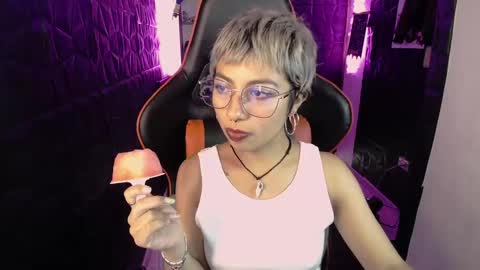 Snapshot of lunarichy chatting on February 20, 8:09 pm lunarichy online show from February 20, 8:09 pm