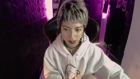 Snapshot of lunarichy chatting on February 23, 7:44 pm lunarichy online show from February 23, 7:44 pm
