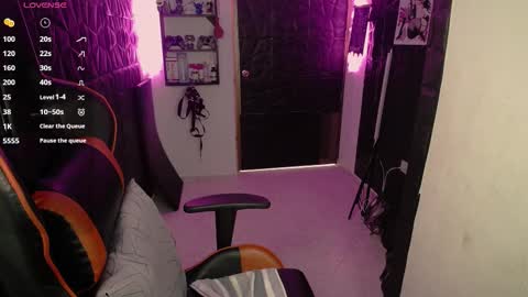 Snapshot of lunarichy chatting on February 27, 8:42 pm lunarichy online show from February 27, 8:42 pm