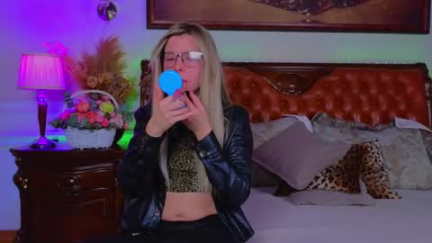 Luna Rishi online show from February 4, 6:19 am