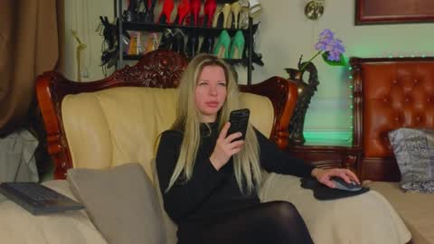 Luna Rishi online show from April 2, 6:22 am