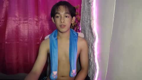 Snapshot of lunarmaxxx chatting on April 12, 4:23 pm max online show from April 12, 4:23 pm