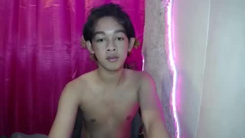 Snapshot of lunarmaxxx chatting on April 23, 12:56 am max online show from April 23, 12:56 am