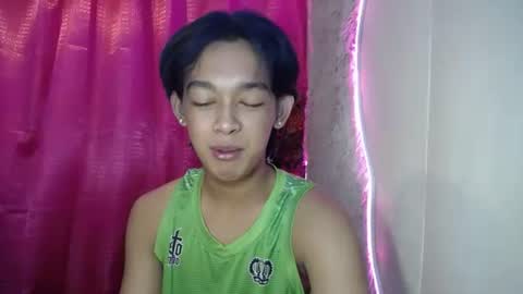 Snapshot of lunarmaxxx chatting on May 19, 7:37 am max online show from May 19, 7:37 am