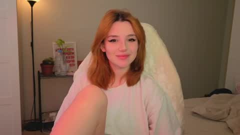 Snapshot of lunatale chatting on April 21, 9:59 am Kate online show from April 21, 9:59 am