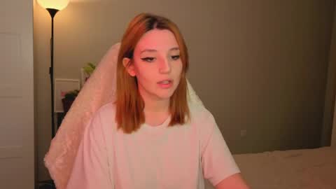 Snapshot of lunatale chatting on April 30, 4:02 pm Kate online show from April 30, 4:02 pm