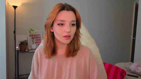 Snapshot of lunatale chatting on May 5, 9:39 am Kate online show from May 5, 9:39 am