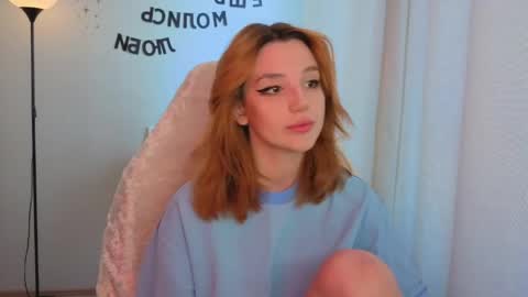 Snapshot of lunatale chatting on May 6, 9:58 am Kate online show from May 6, 9:58 am