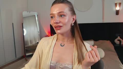 LunaticaBae online show from May 22, 3:57 am