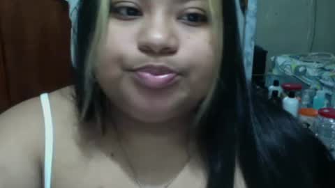 Snapshot of lunaticccccc chatting on December 6, 10:41 pm Luna follow me on Instagram online show from December 6, 10:41 pm