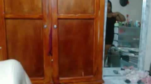 Snapshot of lunaticccccc chatting on October 27, 4:33 pm Luna follow me on Instagram online show from October 27, 4:33 pm