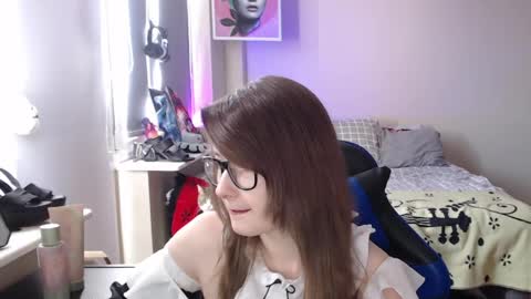 LunaXcherry online show from April 5, 8:33 am