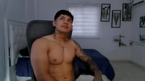 Snapshot of lunay_xtreemboy chatting on April 21, 2:56 pm Lunay online show from April 21, 2:56 pm