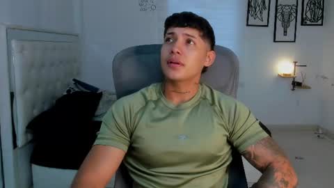 Snapshot of lunay_xtreemboy chatting on June 20, 1:03 pm Lunay online show from June 20, 1:03 pm