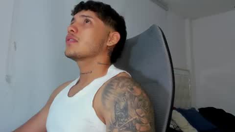 Snapshot of lunay_xtreemboy chatting on July 8, 1:21 am Lunay online show from July 8, 1:21 am