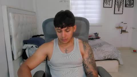Snapshot of lunay_xtreemboy chatting on July 27, 4:25 pm Lunay online show from July 27, 4:25 pm