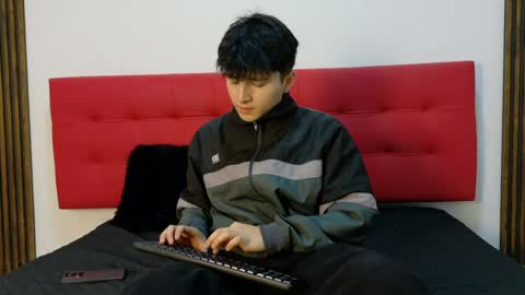 lunaydream online show from April 25, 11:35 am