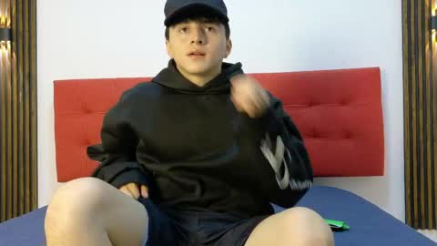 lunaydream online show from April 28, 11:15 am
