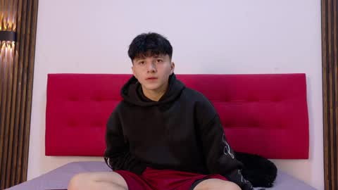 lunaydream online show from May 6, 11:15 am