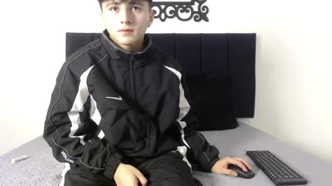 lunaydream online show from May 9, 11:15 am