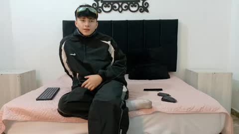 lunaydream online show from May 29, 11:30 am