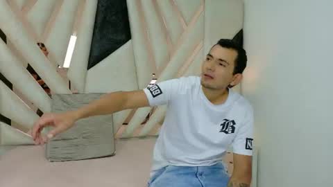 Snapshot of lunaysebastian chatting on June 26, 2:10 pm Luna y Sebastian online show from June 26, 2:10 pm