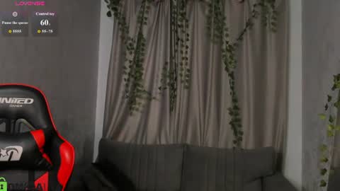 Snapshot of lune_fallenstar chatting on July 23, 9:07 am Lune FallenStar online show from July 23, 9:07 am