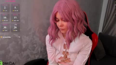 Snapshot of lune_fallenstar chatting on July 28, 11:17 am Lune FallenStar online show from July 28, 11:17 am