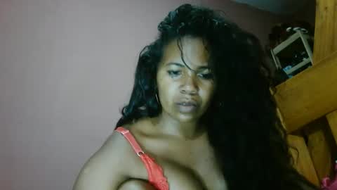 luniah online show from May 3, 7:09 pm